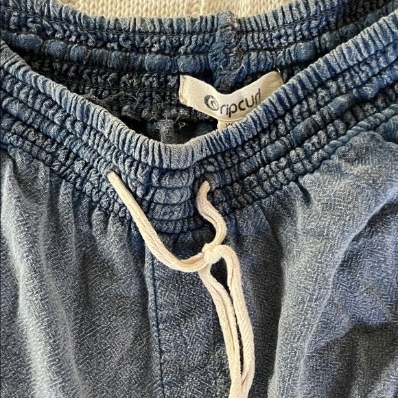 Rip Curl cotton linen blend Blue shorts - Picture 1 of 5